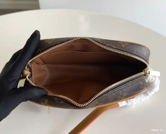 LOUIS CITE VUITTON 0524